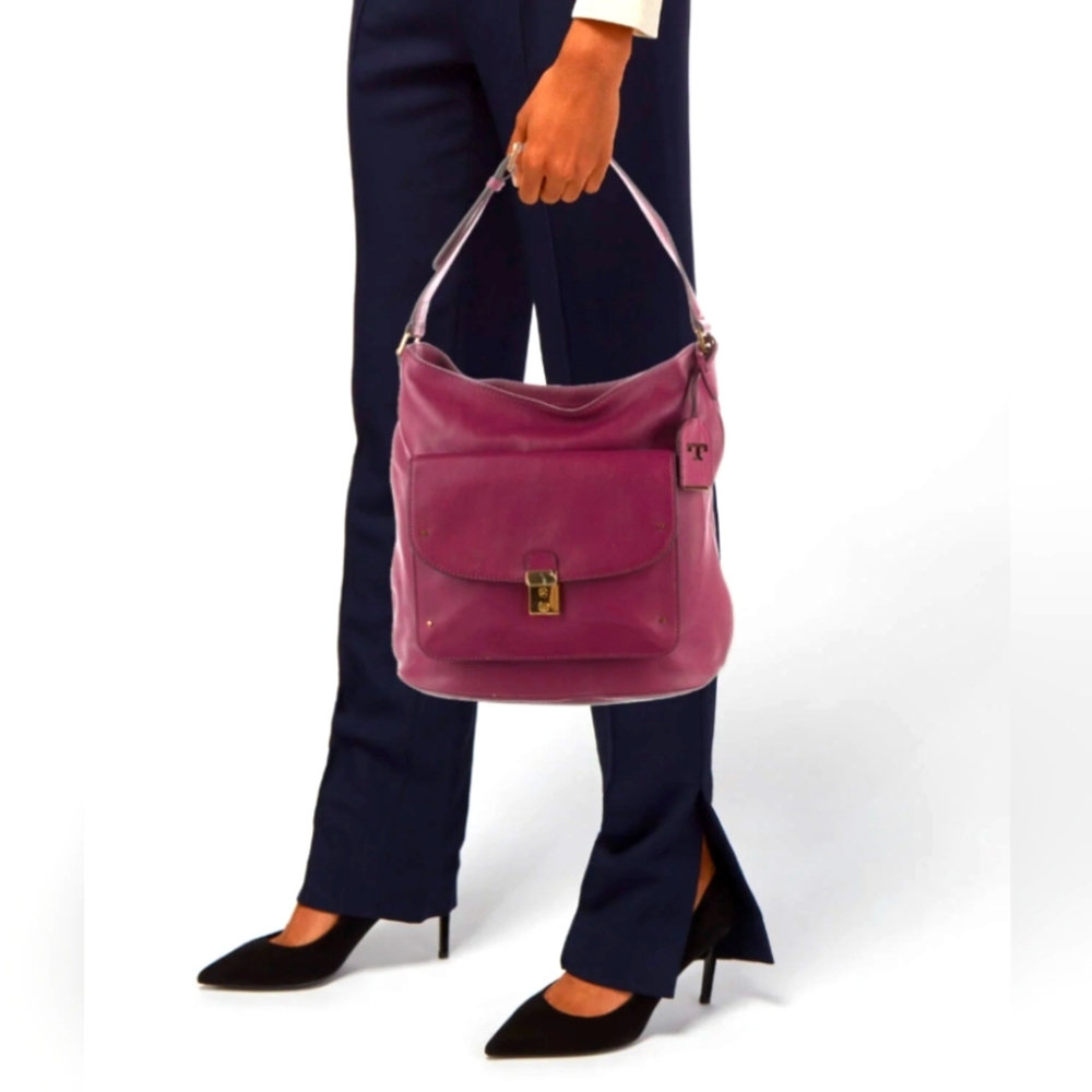 Chic Purple Shoulder Bag with Gold-Tone Hardware